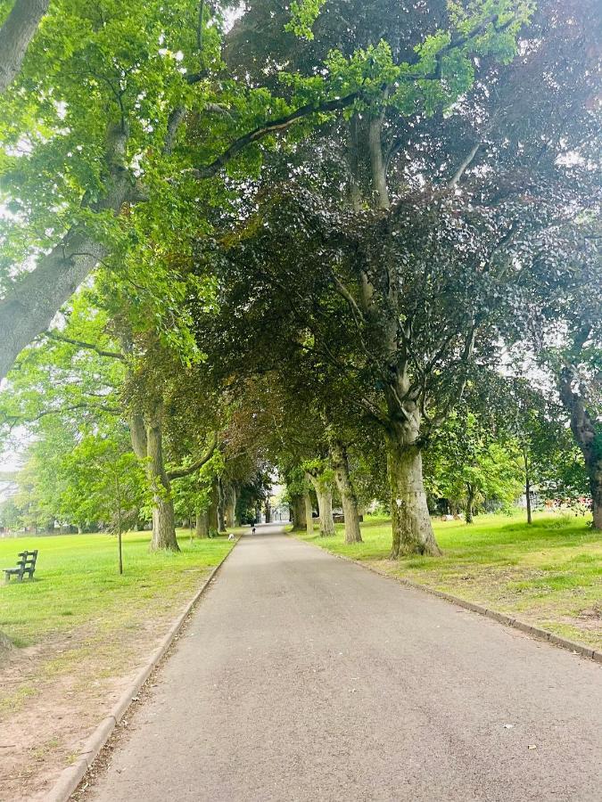 הוילה Tanglewood House Abergavenny With Private Parking מראה חיצוני תמונה